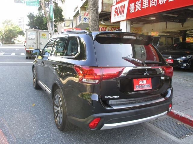 純一手車庫車.整台零事故原板件.整台原廠保養記錄2.4升頂級進階版.馬力大.扭力大.0頭款可交車  第6張相片