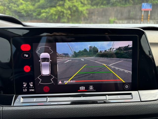 鋁圈改裝 無線CARPLAY 電動記憶座椅 後做出風口 倒車影像  第13張相片