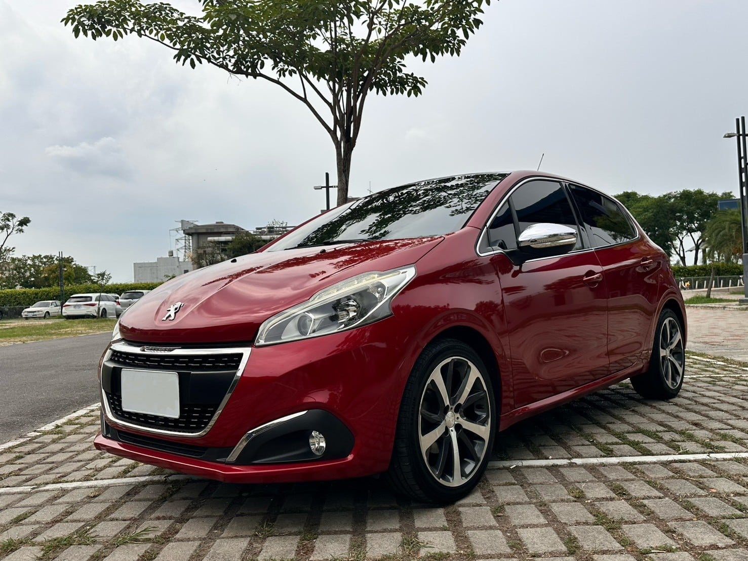 ☪2016年Peugeot寶獅 208 Pure Tech 5D 天窗 1.2L ☪歡迎搜尋粉絲專頁 【益群汽車】  第1張相片