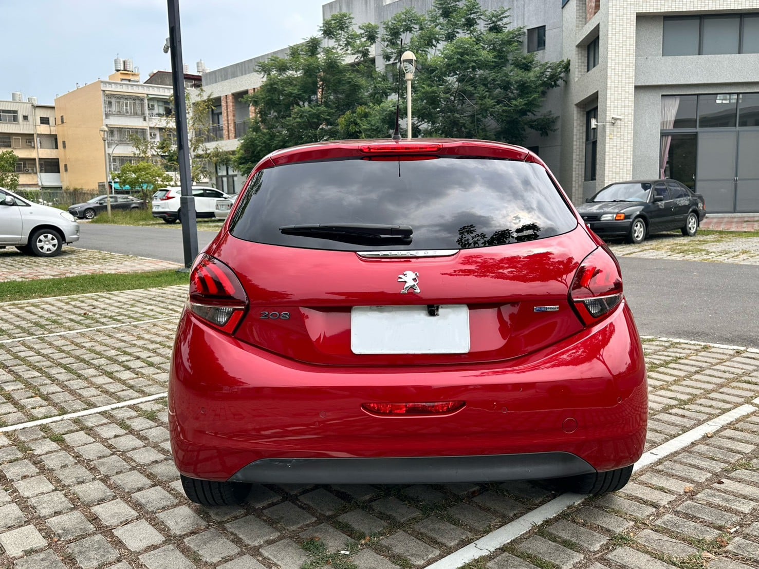 ☪2016年Peugeot寶獅 208 Pure Tech 5D 天窗 1.2L ☪歡迎搜尋粉絲專頁 【益群汽車】  第3張相片