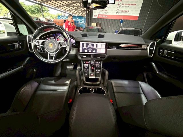 2021 Cayenne定速/感應雨刷/換檔撥片/免KEY/360環景/恆溫空調/電動座椅/全景天窗/電動尾門/盲點偵測  第5張相片
