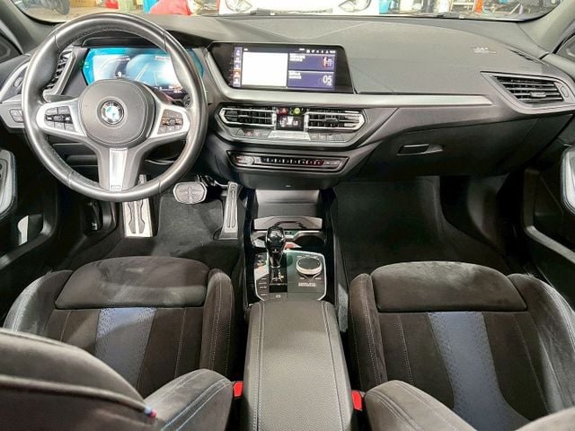 118i Edition M 感應雨刷/倒車顯影/免KEY/盲點偵測/ACC/電動座椅/恆溫空調/空力套件/電動尾門  第5張相片