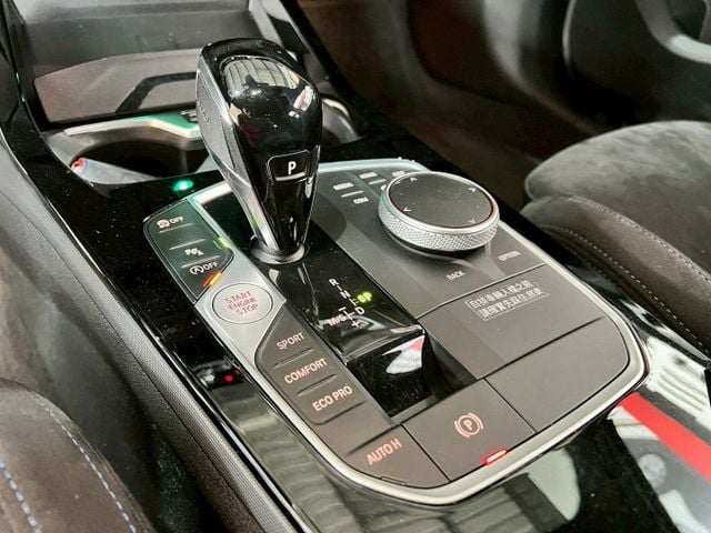 118i Edition M 感應雨刷/倒車顯影/免KEY/盲點偵測/ACC/電動座椅/恆溫空調/空力套件/電動尾門  第11張相片