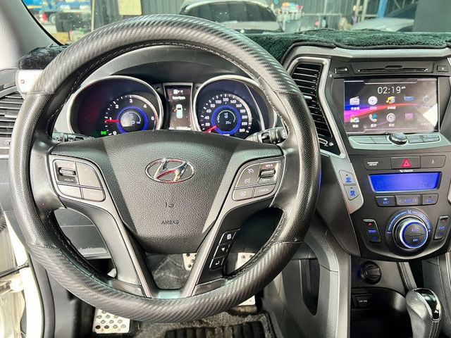 2016 Hyundai Santa Fe 2.2菁英款 (5+2)  第8張相片