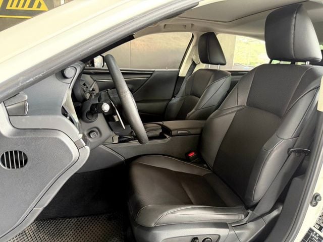 2021 Lexus ES200 豪華版  第5張相片