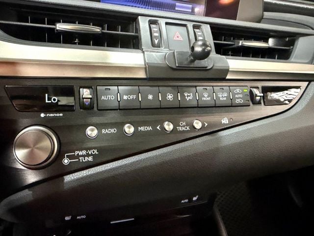 2021 Lexus ES200 豪華版  第13張相片