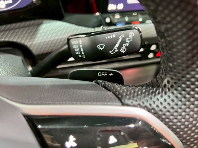 2023 Volkswagen Golf 280 eTSI R-Line  第10張相片