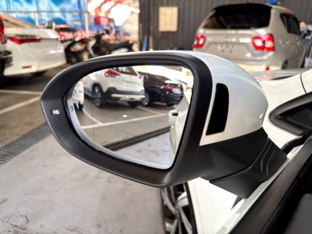 2023 Volkswagen Golf 280 eTSI R-Line  第16張相片