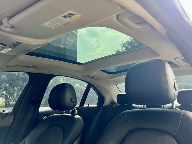 Mercedes-Benz/賓士 C300  第9張相片