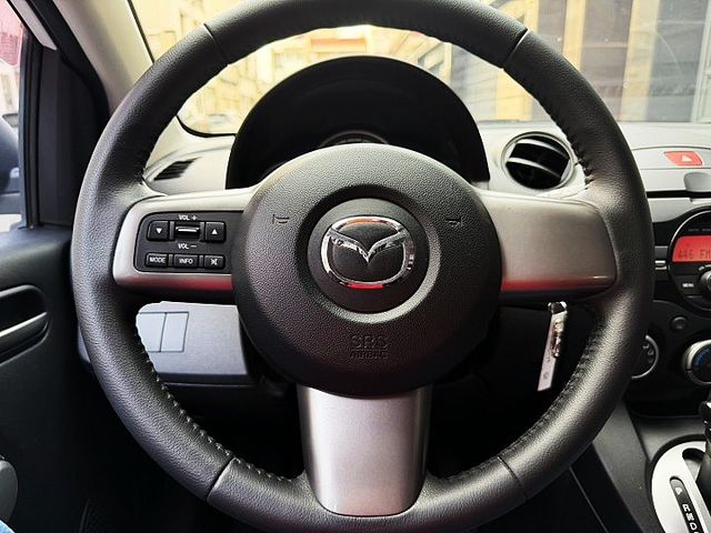 2011年MAZDA2 里程極少/全車漂亮/便宜代步小車~  第7張相片
