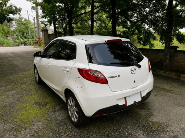 2011年MAZDA2 里程極少/全車漂亮/便宜代步小車~  第8張相片