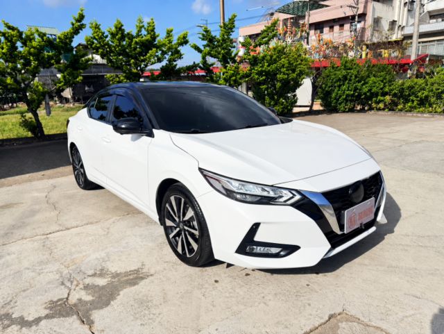 2022年Sentra 1.6尊爵智駕版 CarPlay/盲點/360環景/LED頭燈/一手車原鈑件/原廠保養~全車漂亮  第3張相片