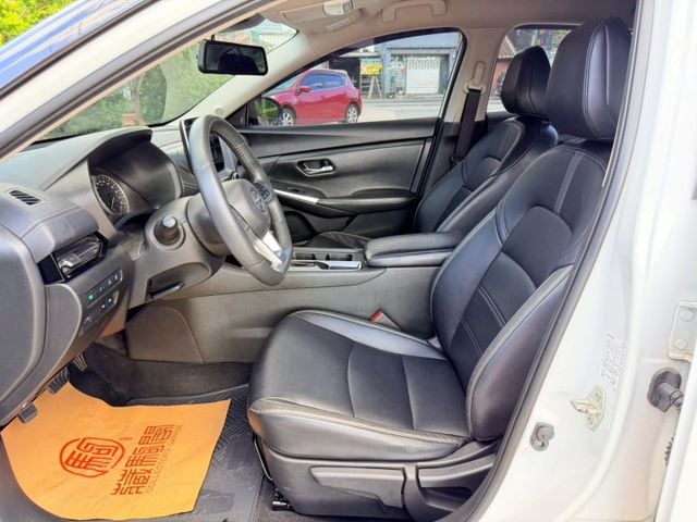 2022年Sentra 1.6尊爵智駕版 CarPlay/盲點/360環景/LED頭燈/一手車原鈑件/原廠保養~全車漂亮  第5張相片