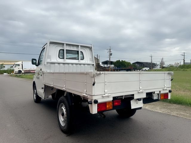 全新車+自排車型+框式木床 原廠新車4年12萬公里保固中 妥善率高~運輸載貨~優質首選  第4張相片