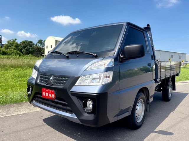 自排車型 一手車+全車車底版+框式木床  新式車款~全新外型~車況極佳 有力+耐操+好保養 載貨空間大  第2張相片