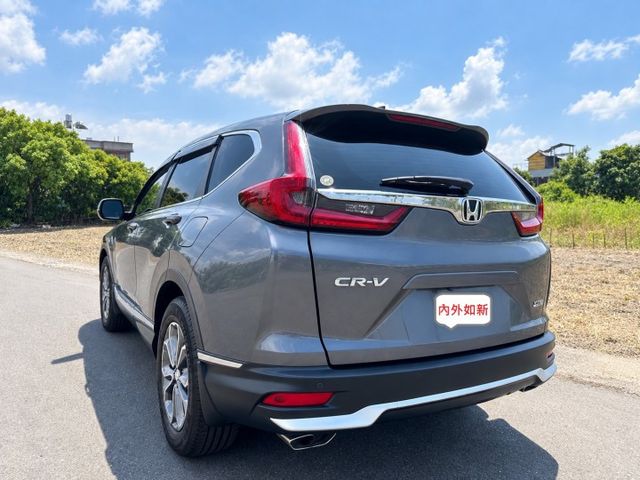 頂規-S版 原廠保養+全車原版件+一手車  1.5L省油省稅 高達23項的主被動安全輔助科技 霸氣風貌所勾勒的前衛流線  第4張相片