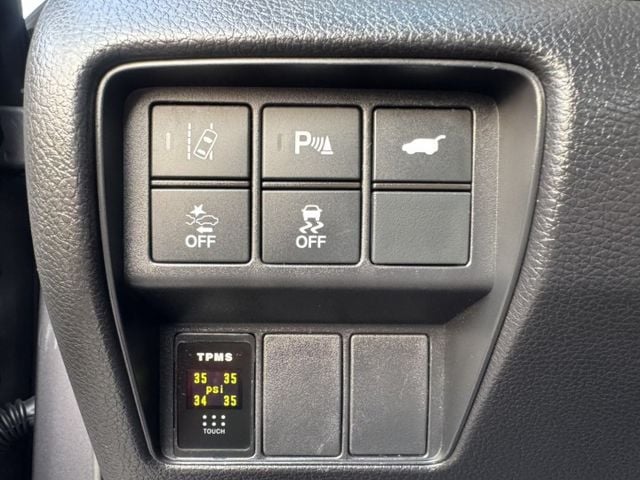 頂規-S版 原廠保養+全車原版件+一手車  1.5L省油省稅 高達23項的主被動安全輔助科技 霸氣風貌所勾勒的前衛流線  第7張相片