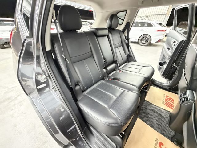 一手認證漂亮車，小改款後有ACC跟車，僅實跑9萬多公里原廠保養，剛換4條新輪胎，車況無待修，可以全額貸，歡迎賞車  第17張相片