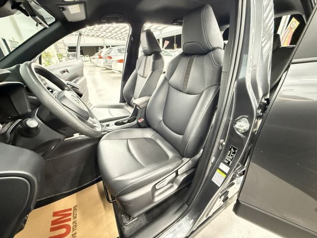 一手認證漂亮車，原鈑件保證，小改款後有電子手煞車、AUTO HOLD，僅實跑3萬多公里，可以全額貸，歡迎賞車  第7張相片