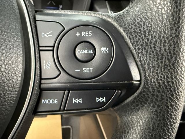 一手認證漂亮車，原鈑件保證，小改款後有電子手煞車、AUTO HOLD，僅實跑3萬多公里，可以全額貸，歡迎賞車  第11張相片