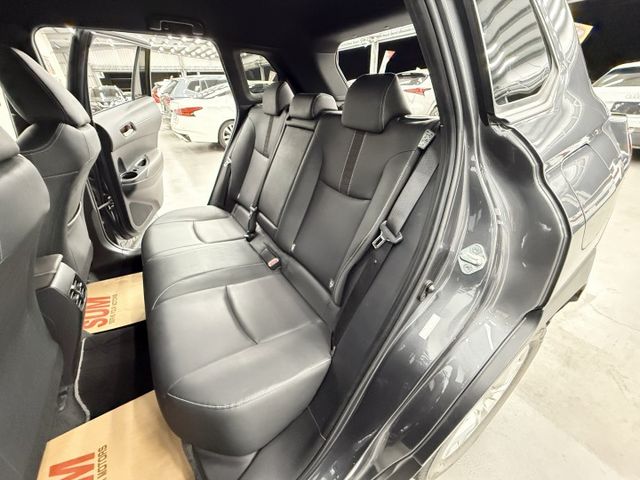 一手認證漂亮車，原鈑件保證，小改款後有電子手煞車、AUTO HOLD，僅實跑3萬多公里，可以全額貸，歡迎賞車  第17張相片