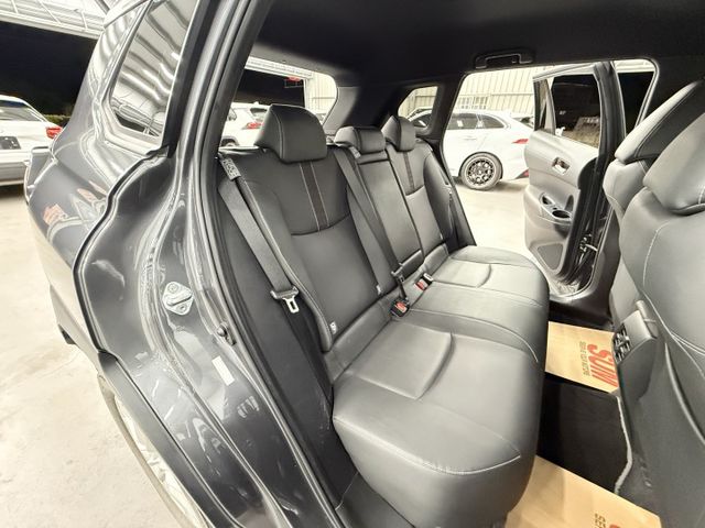 一手認證漂亮車，原鈑件保證，小改款後有電子手煞車、AUTO HOLD，僅實跑3萬多公里，可以全額貸，歡迎賞車  第18張相片