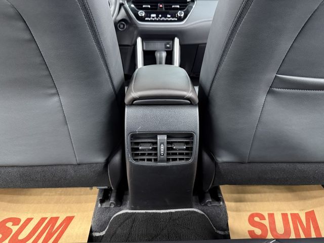 一手認證漂亮車，原鈑件保證，小改款後有電子手煞車、AUTO HOLD，僅實跑3萬多公里，可以全額貸，歡迎賞車  第19張相片