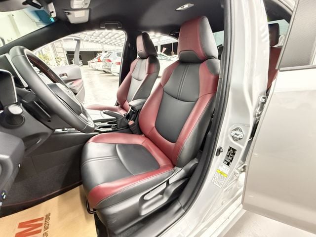 一手認證漂亮車，原鈑件保證，市場不多的汽油 GR 版本，僅實跑3萬公里，原廠保養，內外如新可以全額貸，歡迎賞車  第7張相片