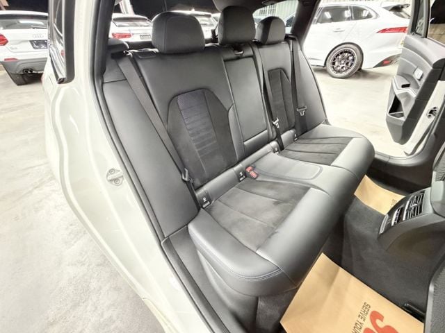 一手認證漂亮車，原鈑件保證，市場不多的旅行車，總代理 5AU，全程原廠保養，車況保證無待修，歡迎賞車  第17張相片