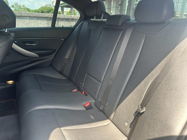 BMW寶馬 320I M SPORT  第14張相片