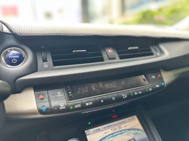 LEXUS凌志 CT200H  第8張相片