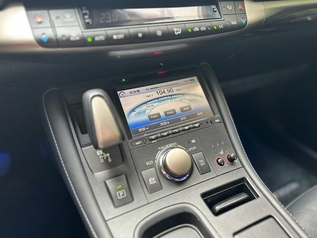 LEXUS凌志 CT200H  第9張相片