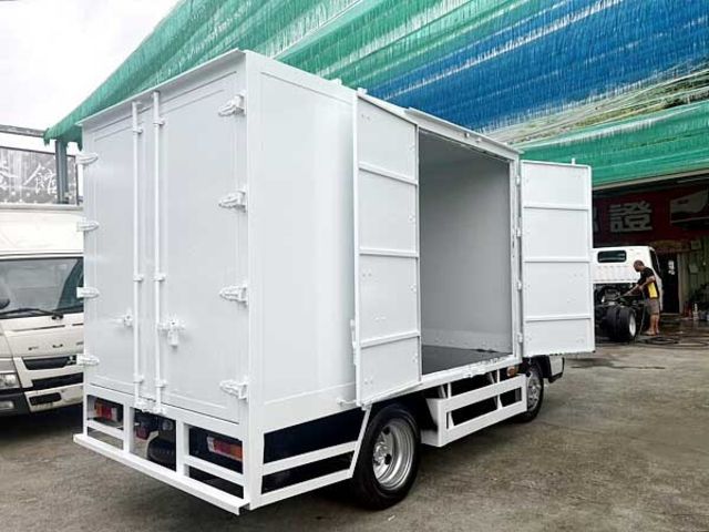 MITSUBISHI三菱 CANTER  第10張相片