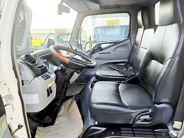 MITSUBISHI三菱 CANTER  第7張相片
