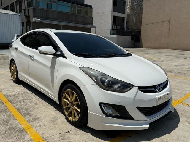 HYUNDAI現代 ELANTRA  第2張相片