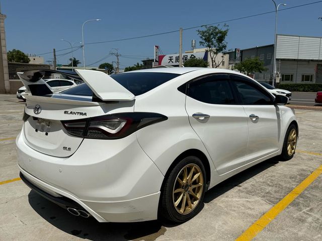 HYUNDAI現代 ELANTRA  第3張相片