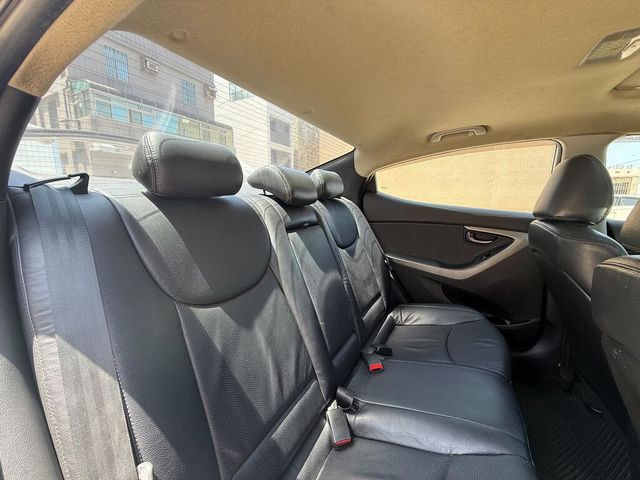 HYUNDAI現代 ELANTRA  第7張相片
