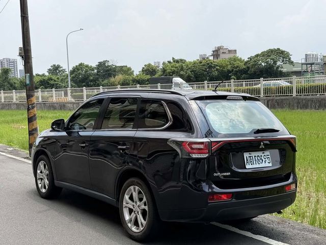 MITSUBISHI三菱 OUTLANDER  第2張相片