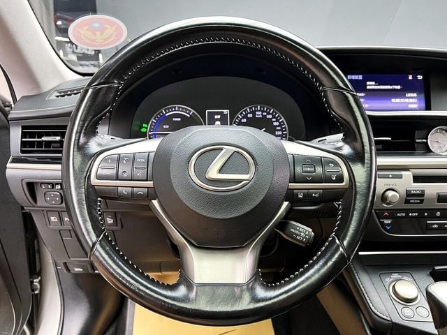 LEXUS凌志 ES300H  第15張相片