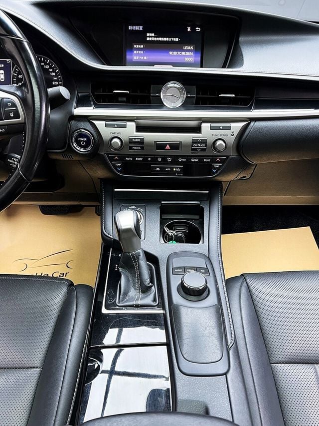 LEXUS凌志 ES300H  第16張相片