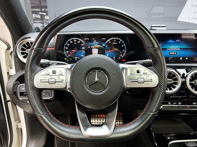 M-BENZ賓士 A45 AMG  第15張相片