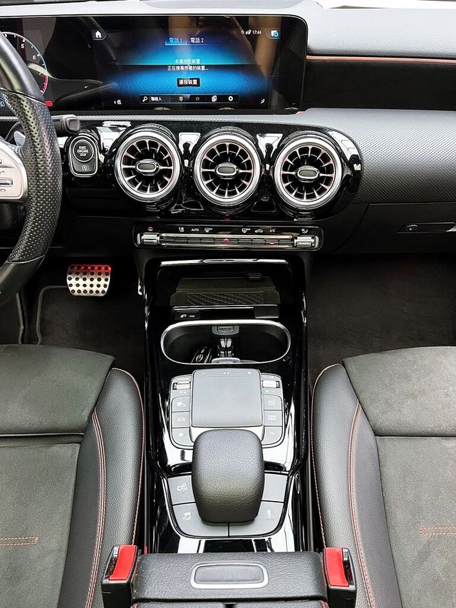 M-BENZ賓士 A45 AMG  第16張相片