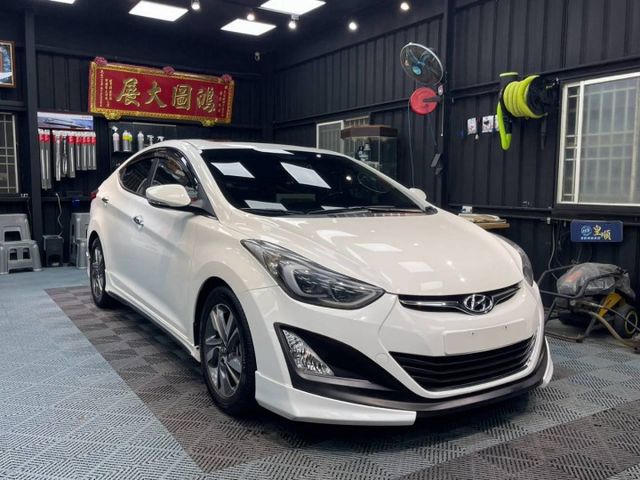 旗艦款 原廠選配撼動空力套件+鋒芒頭尾燈組+改裝惡魔眼 全車原鈑件 YES認證 超多配備  第3張相片