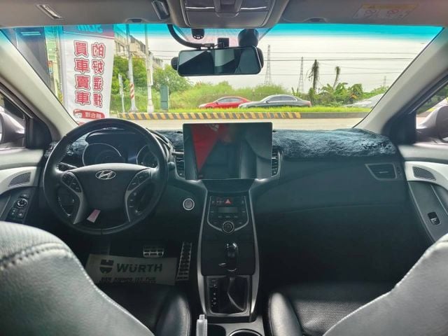 旗艦款 原廠選配撼動空力套件+鋒芒頭尾燈組+改裝惡魔眼 全車原鈑件 YES認證 超多配備  第7張相片