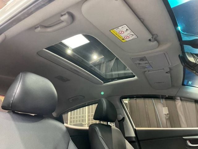 旗艦款 原廠選配撼動空力套件+鋒芒頭尾燈組+改裝惡魔眼 全車原鈑件 YES認證 超多配備  第11張相片