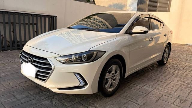 6代Elantra 全車原鈑件 YES認證 年份新 二十初頭萬  第1張相片