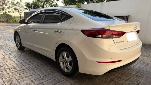 6代Elantra 全車原鈑件 YES認證 年份新 二十初頭萬  第3張相片