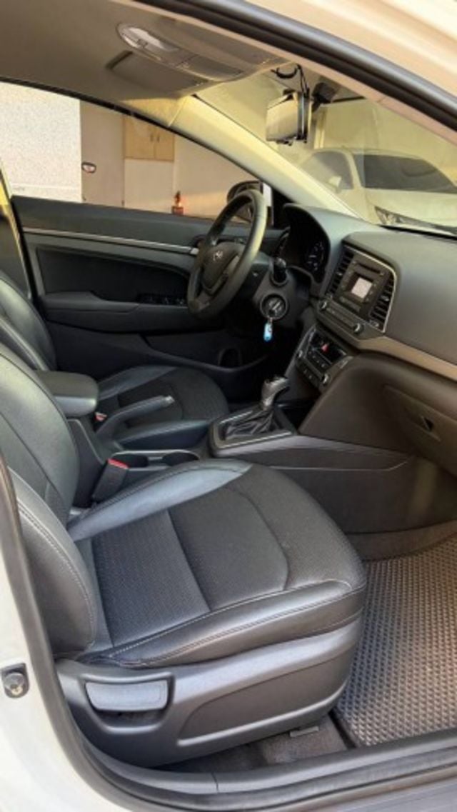 6代Elantra 全車原鈑件 YES認證 年份新 二十初頭萬  第8張相片