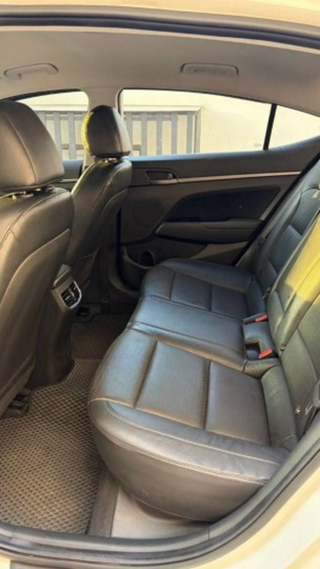 6代Elantra 全車原鈑件 YES認證 年份新 二十初頭萬  第9張相片