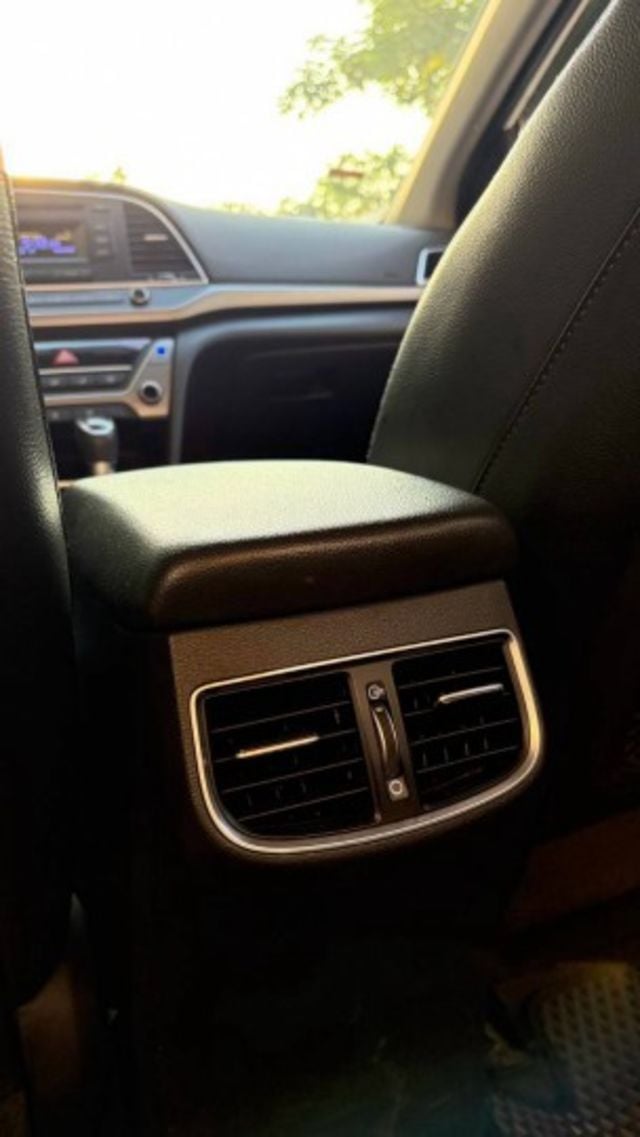 6代Elantra 全車原鈑件 YES認證 年份新 二十初頭萬  第10張相片